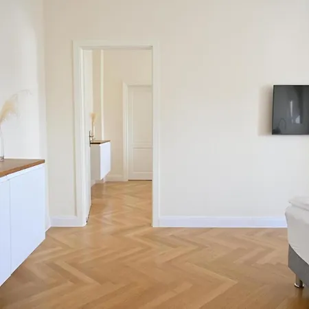 أوستينير هوف باي ذا أبارتمنت سويت *